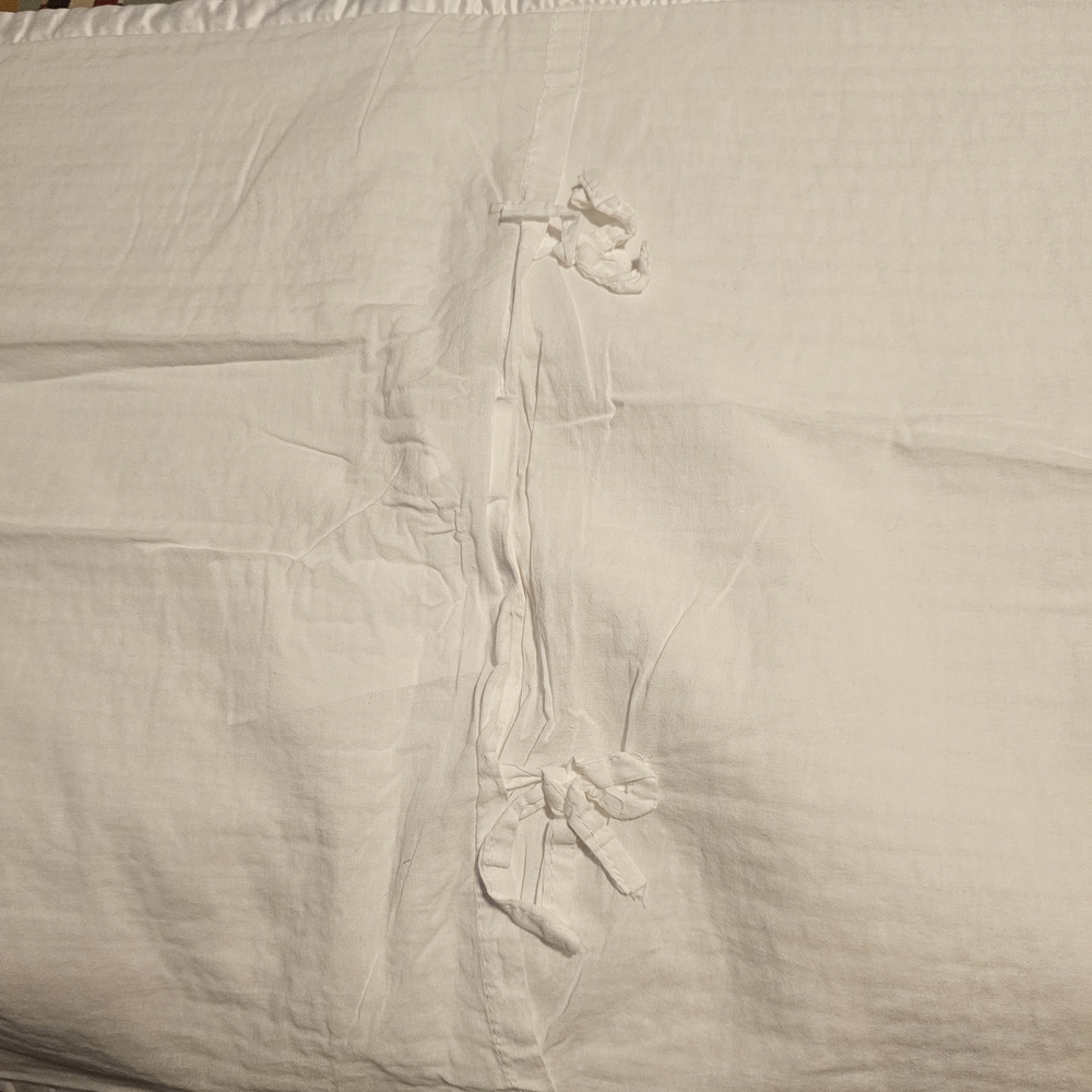 Tahari White King Pillow Shams - Picture 2 of 3